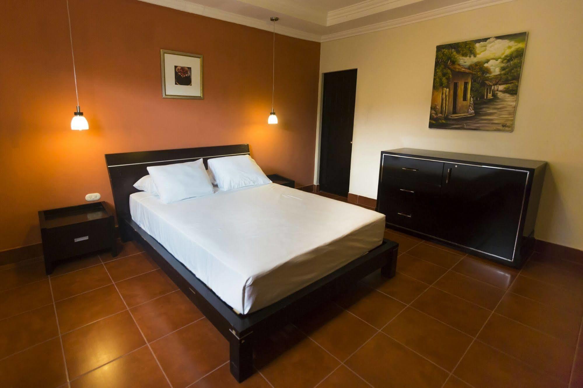 Hotel Los Altos Esteli Exterior photo